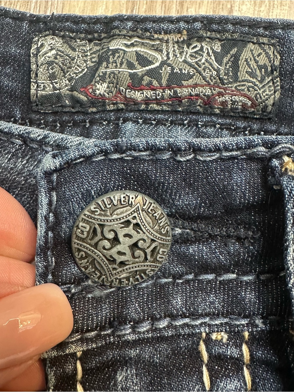Silver Jeans Dark Indigo Denim Shorts With Embroidered Pockets Women’s 26” - Picture 5 of 14